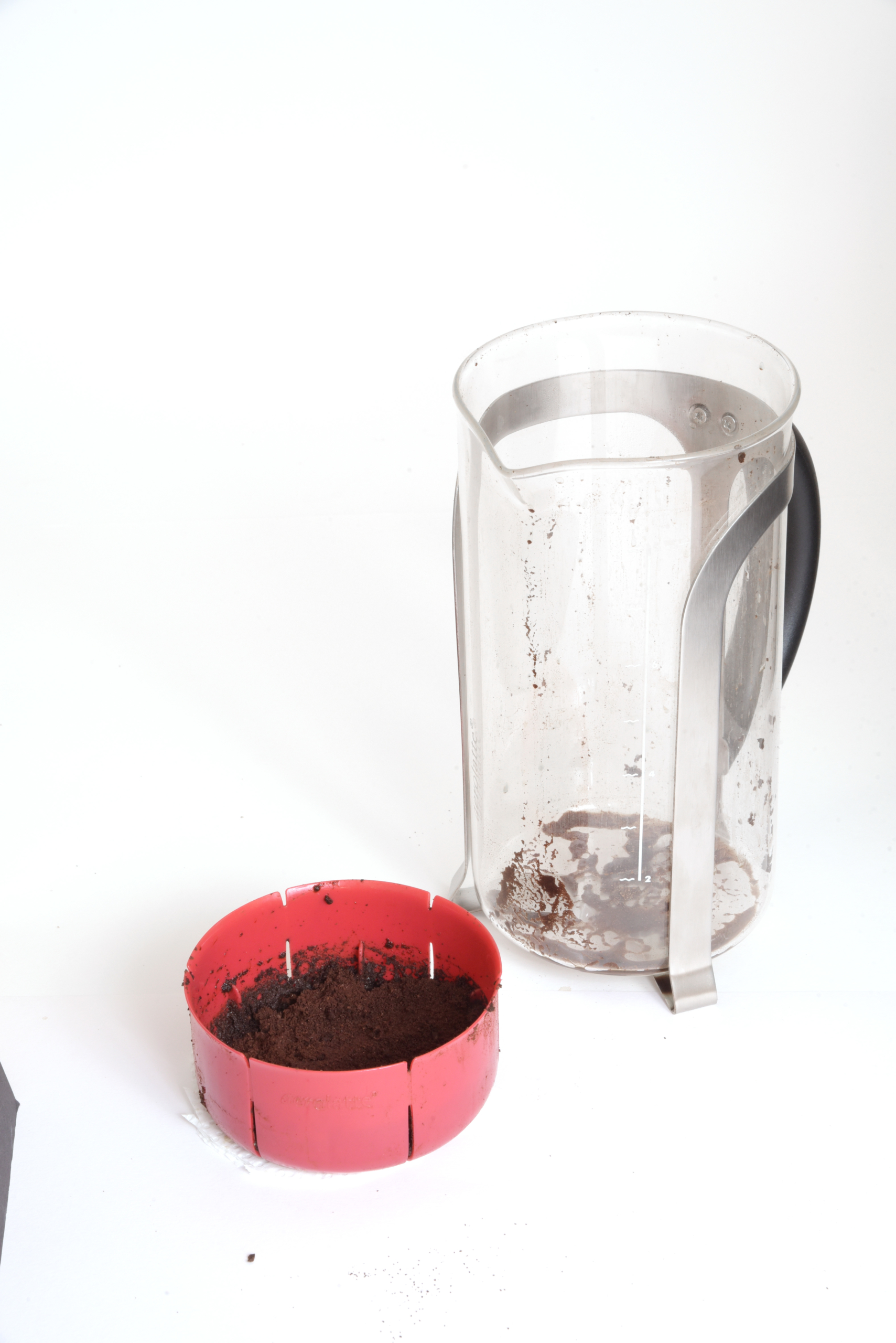 https://www.aerolatte.com/wp-content/uploads/2022/07/06-aerolatte-coffee-grounds-catcher-069_rtd_52195995425_o-scaled.jpg