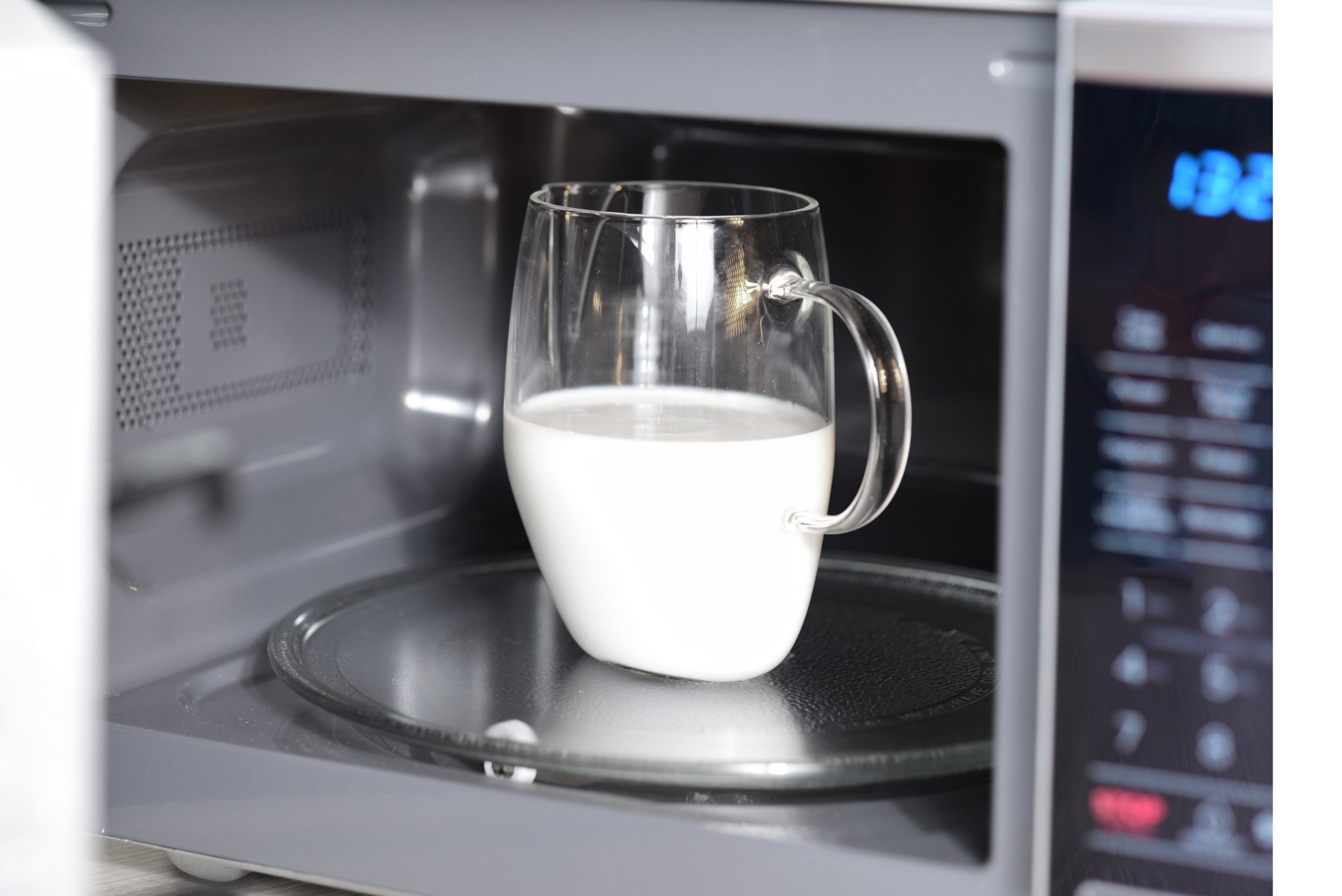 aerolatte Glass Milk Frothing Jug Maximum Froth, Minimum Effort!